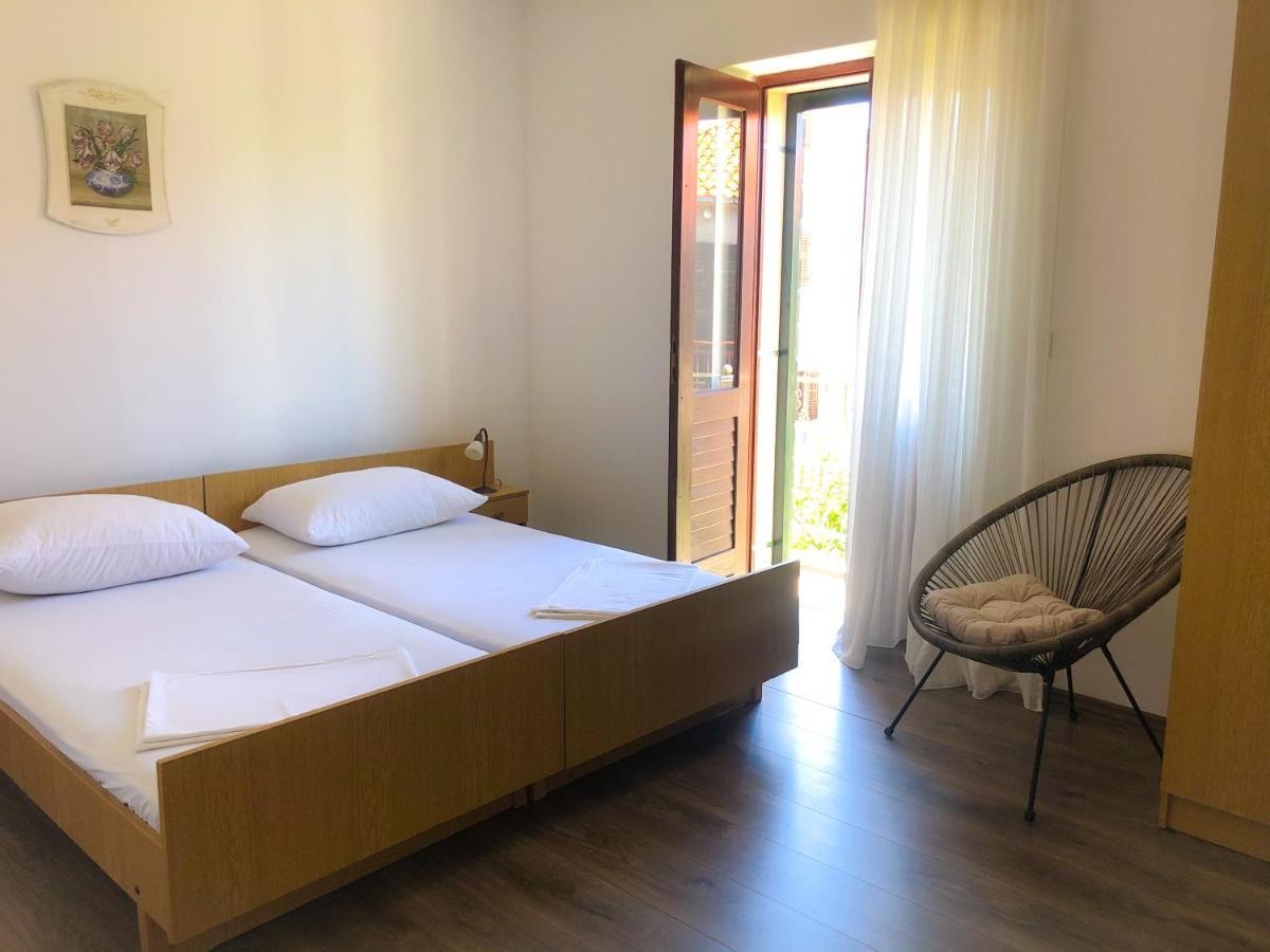 Apartmani Bepina Supetar Eksteriør billede
